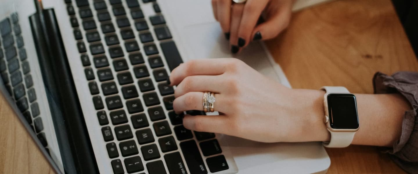 HTML vs. Canva Email Signatures: Why Code Beats Images in 2026