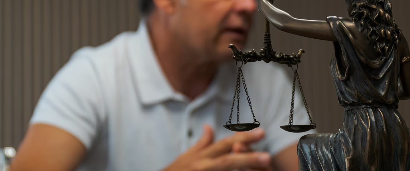 Best Lawyer Email Signature Solutions - Examples & Tips